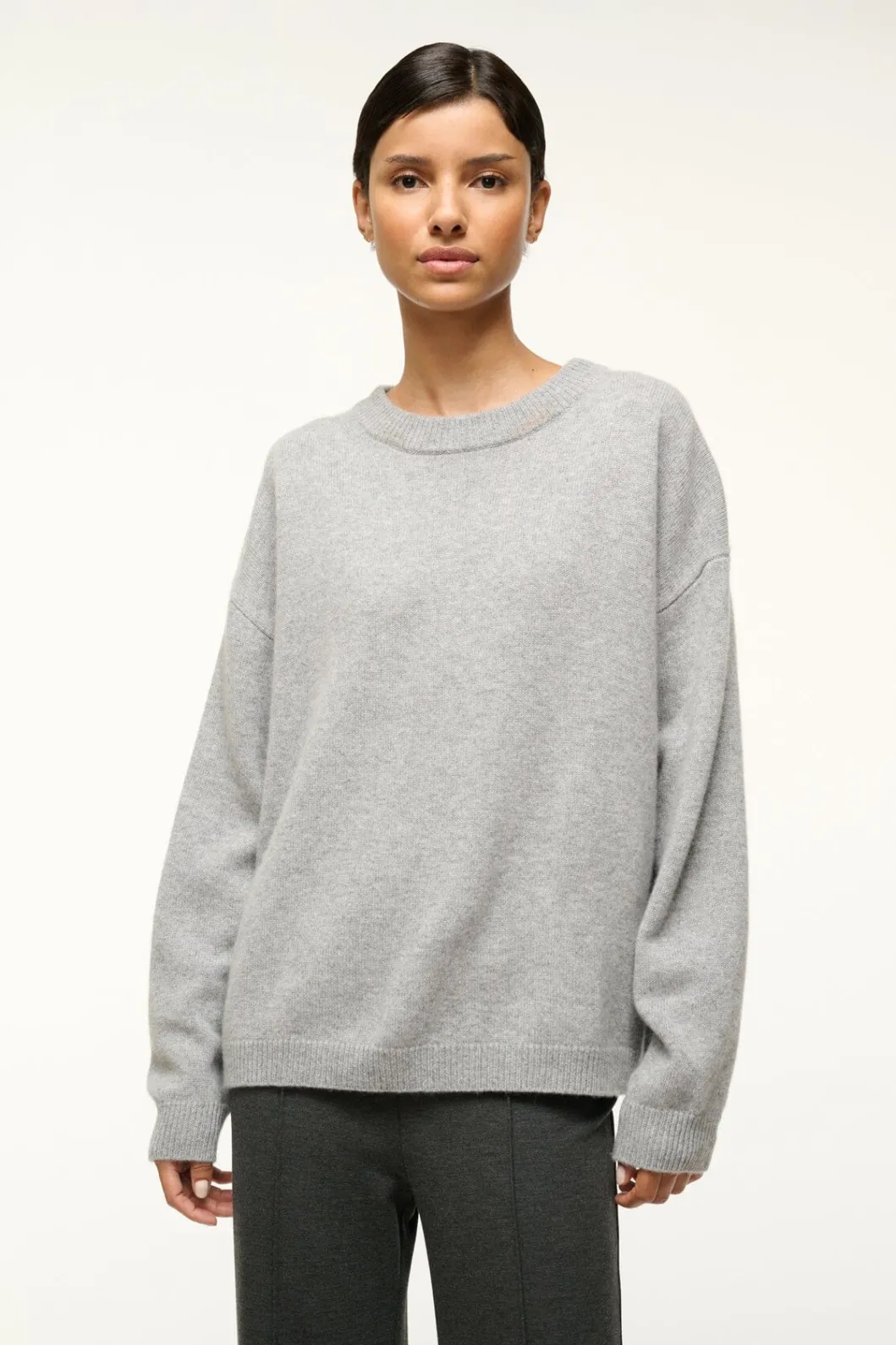 STAUD SERRANO CASHMERE RELAXED CREW HEATHER GREY< Sweaters